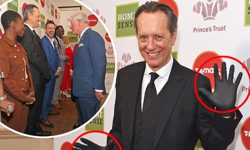 Onlookers shocked by Richard E Grant in gloves, mask to meet royalty