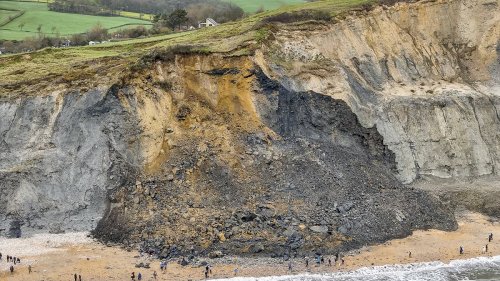Family run for their lives after terrifying rockfall on Dorset beach