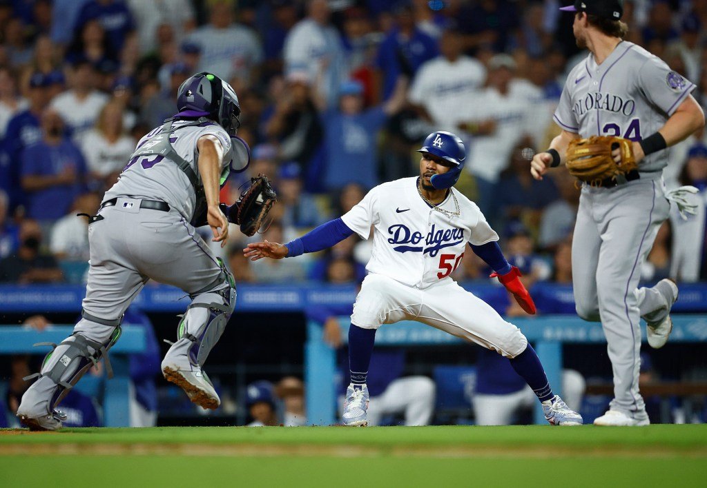 Meneses homers twice, Mexico clobbers US 11-5 in WBC