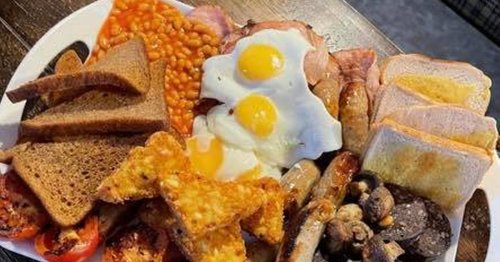 YouTuber BeardMeatsFood visits Flintshire pub for 'unbeatable' £20 breakfast