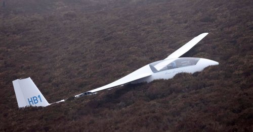 Pictures show scene of glider landing on Moel Famau amid huge emergency response