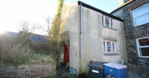 The deceptive Anglesey 'doer-upper' under the hammer for £80,000