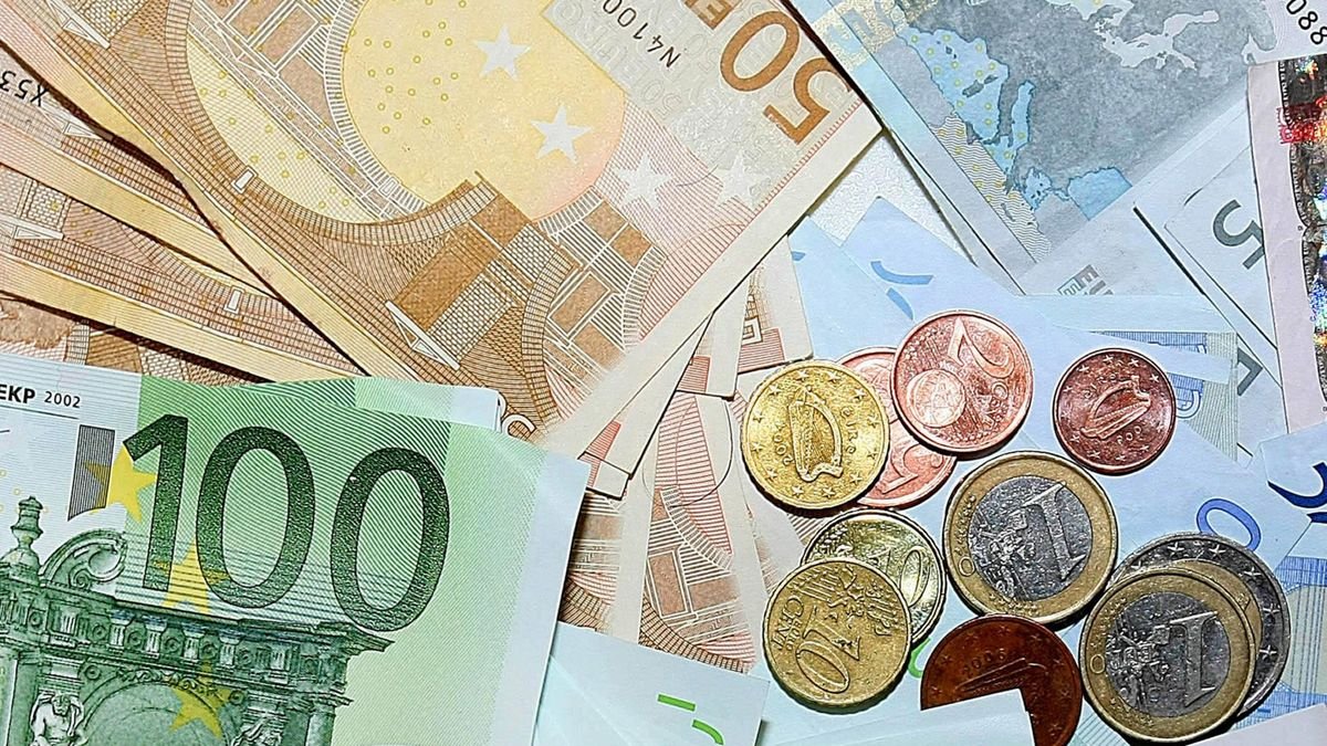 Five travel money mistakes that could cost British holidaymakers more than they realise