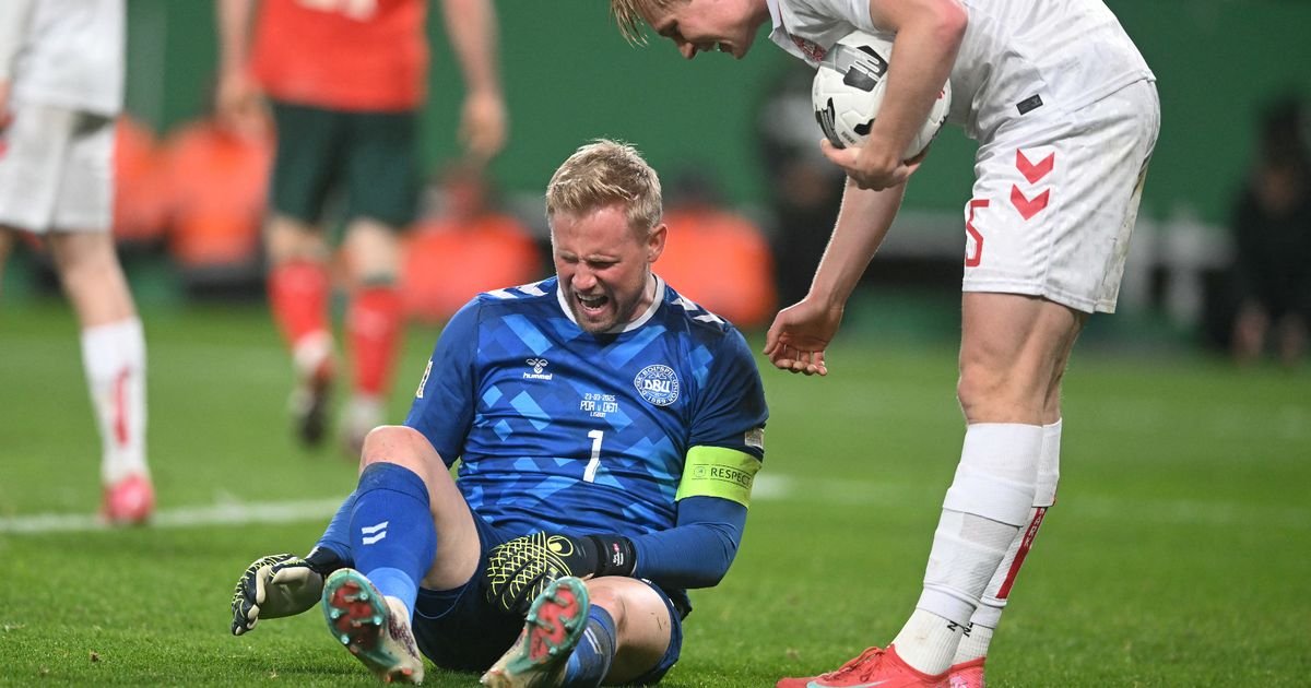 Kasper Schmeichel left with 'arm in a sling' as Celtic keeper sees 3 conflicting injury hints emerge
