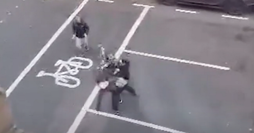 ‘Bottle attack’ caught on camera as yobs throw punches and kicks in middle of Glasgow street