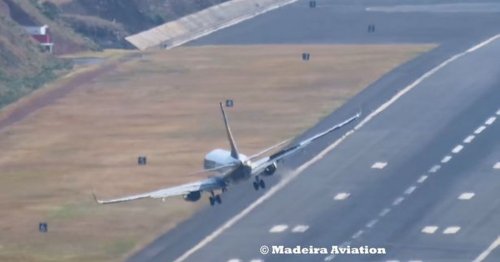 Ryanair pilot makes impressive horizontal landing amid heavy crosswinds in clip