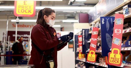Three supermarkets to continue face mask policy from today despite end of Plan B