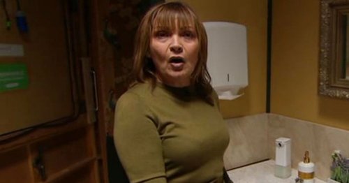 Lorraine Kelly Lets Slip Emmerdale Set Secret As She Shows Off Woolpack Bathroom Flipboard