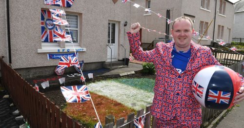Rangers-mad dad paints grass red white and blue ahead of Europa League final
