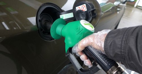 Drivers urged to follow 'gear rule' to save money when filling up at fuel pumps