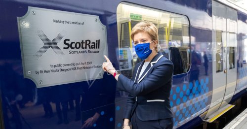 Nicola Sturgeon apologises to passengers over Scotrail 'chaos and disruption'