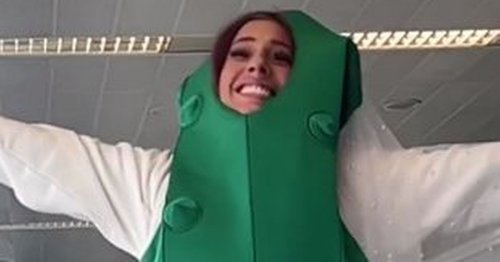 Stacey Solomon fans in stitches as she arrives to hen-do in pickle costume