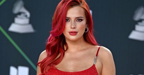 Bella Thorne flashes bum as she poses in nothing but towel for mirror ...