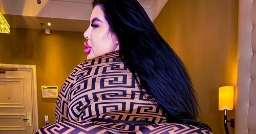 Woman Who Wants World S Biggest Bum Show Off Rear In Racy Skintight Outfits Flipboard