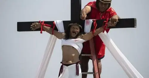 Seven facts that disprove 'absurd' Bible story of Jesus' death by crucifixion