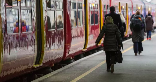 Woman praised for refusing to give elderly passenger her seat on train