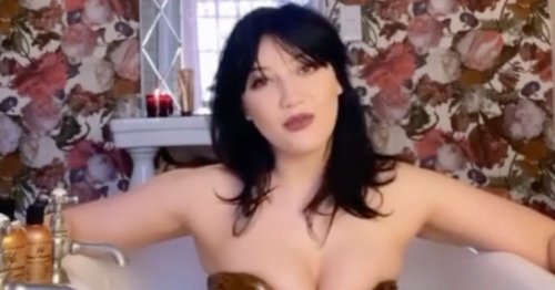 Daisy Lowe strips to teeny 'Wonder Woman' bikini for intimate bath video