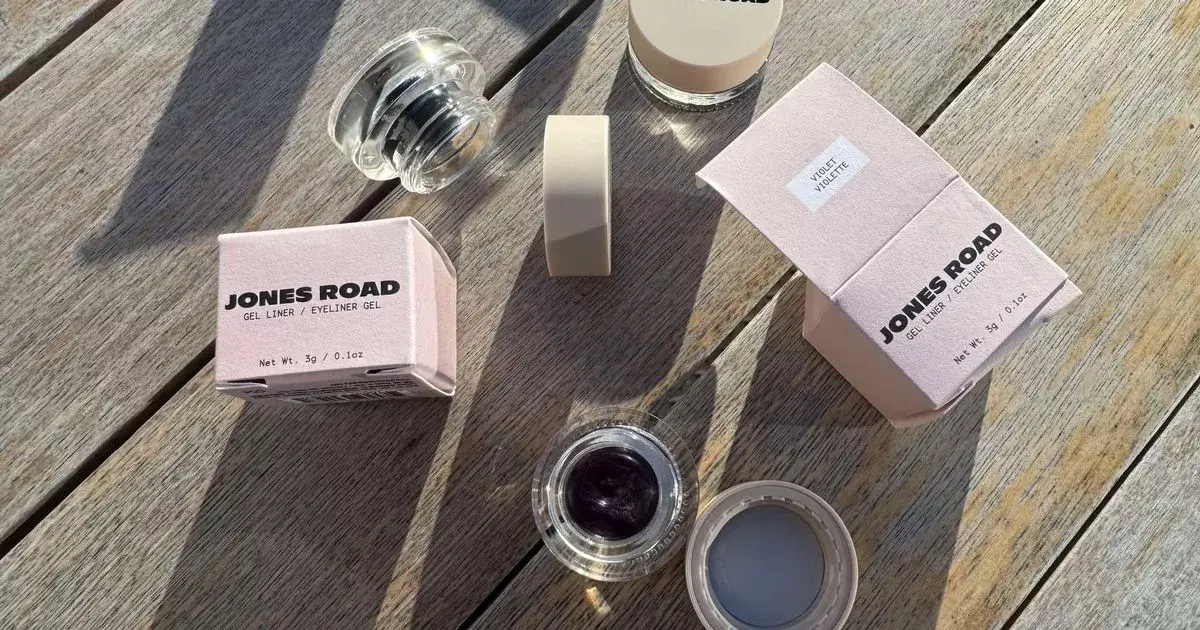 I tried Jones Road smudge-free gel liner and here are my honest thoughts