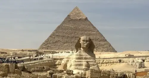 Complete the Daily Star headlines on pyramids and Brit holiday hotspots