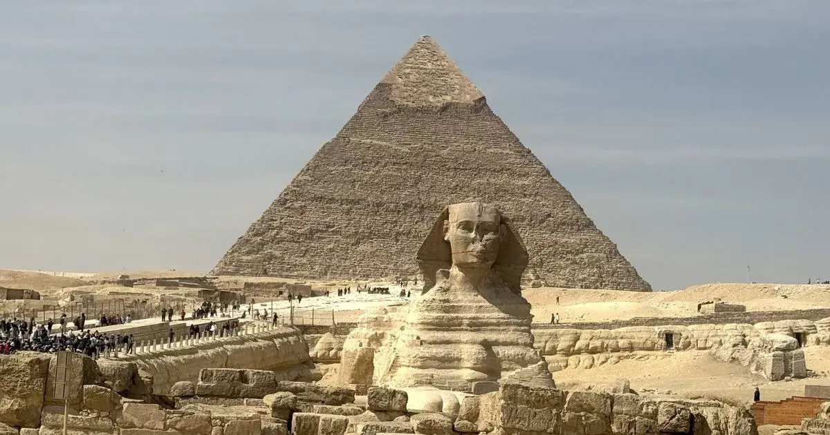 Complete the Daily Star headlines on pyramids and Brit holiday hotspots