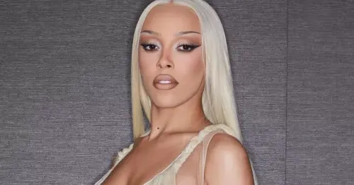 Doja Cat strips nude to expose curves as star glues hair extensions to boobs