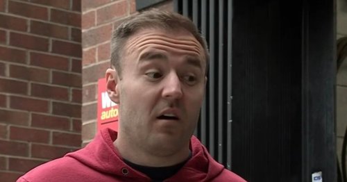Coronation Street fans left giggling after spotting cheeky note in car garage