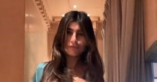 Mia Khalifa Wows Fans By Flashing Knickers And Sexy Twerking To 5028