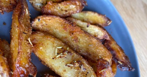Simple cooking hack makes perfectly crunchy potato wedges every time