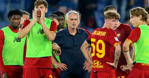 Mourinho keeps Roma team on pitch for full-time team talk after Lazio defeat
