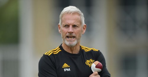 Peter Moores extends Nottinghamshire contract after interest from Pakistan
