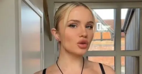 Boxer who flashed boobs after win asks fans to add her to their 'to do list'