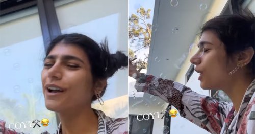 Mia Khalifa Proves West Ham Credentials And Puts On Busty Display With Bubbles Flipboard 6298