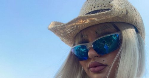Model With 30gg Boobs Barely Contains Assets In Jaw Dropping Beach Top Snap Flipboard