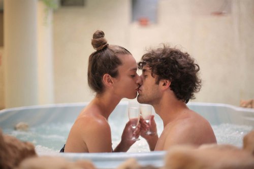 10 Tips to Create a Sexy Bath for Two