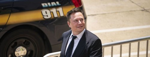 Musk Revives $44 Billion Twitter Bid, Aiming to Avoid Trial (3)