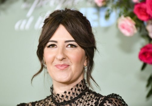 D’Arcy Carden To Host ‘WikiHole’ Podcast For SmartLess Media