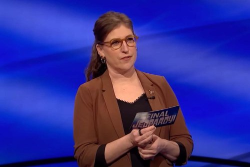 ‘Jeopardy’ Fans Call Out Mayim Bialik For “Inconsistent Rulings,” Say She Accepted The “Wrong” Answer