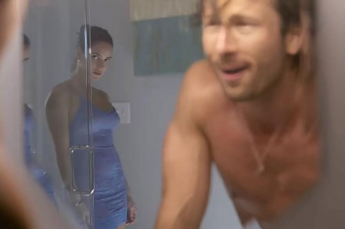 Glen Powell plays a fake hit man in steamy new Netflix film — and yes, his abs are on full display