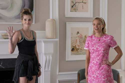 Stream It Or Skip It: 'Sirens' on Netflix, where a woman tries to pry her little sister away from a clingy and creepy society boss