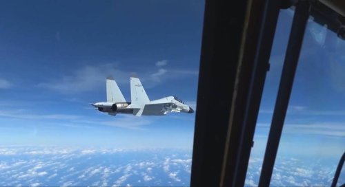 ‘Dangerously’ Close: Video Shows Chinese Jet Buzzing US Spy Plane ...