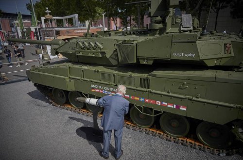 Italian parliament OKs frigate, Leopard tank deals
