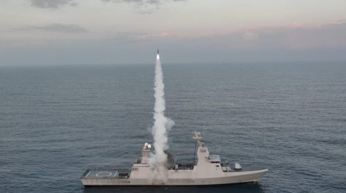 Watch Israel test its anti-missile Barak weapon at sea