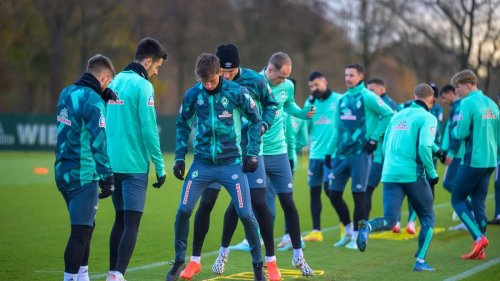Erstes Training nach der Winterpause: Werder Bremens Urlauber frieren, haben aber trotzdem Spaß