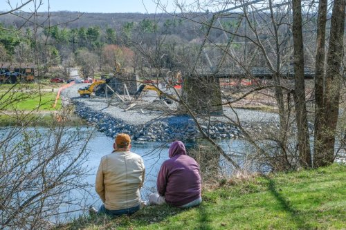 Demolition of Skinners Falls Bridge begins after connecting two states and uniting a community for 123 years