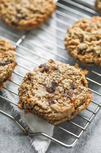 Mormor’s Chewy Oatmeal Raisin Cookies