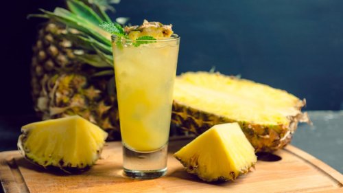 Ce punch pétillant au rhum et à l'ananas va devenir votre cocktail festif préféré !