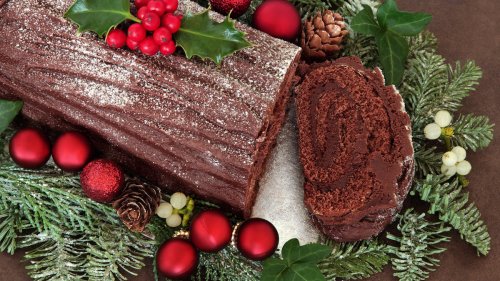 Voici une merveilleuse bûche de Noël au chocolat, facile et rapide à réaliser pour se régaler pendant les fêtes