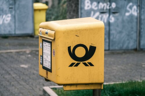 Deutsche Post in NRW: Briefkasten läuft über – Kundin macht unfassbare Entdeckung