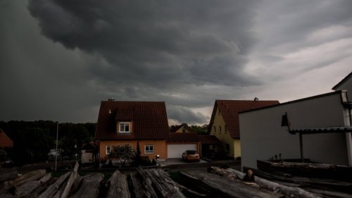 Wetter in NRW: Von wegen Sonnenschein – HIER soll es heute noch heftig gewittern