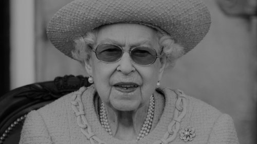 Queen Elizabeth II.: Royal-Fan gedenkt verstorbener Königin – und wird verhaftet